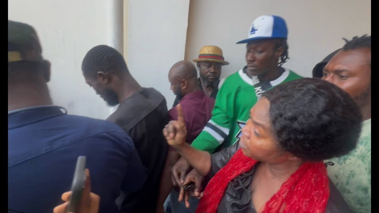 Akosua Bremponmaa att&alpha;cks Lumba Abusuapanin with Otumfuo Ntam kesie face to face in court
