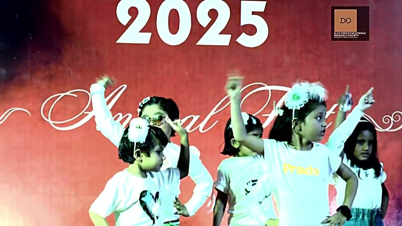Disco Deewane By LKG Class Girls