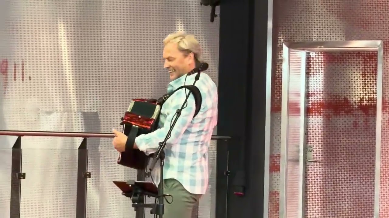 Trekkspill favoritter med Odd Arne o Hans Olav på Strømmen Storsenter 4 2 Dansnytt Bjørn Weiby