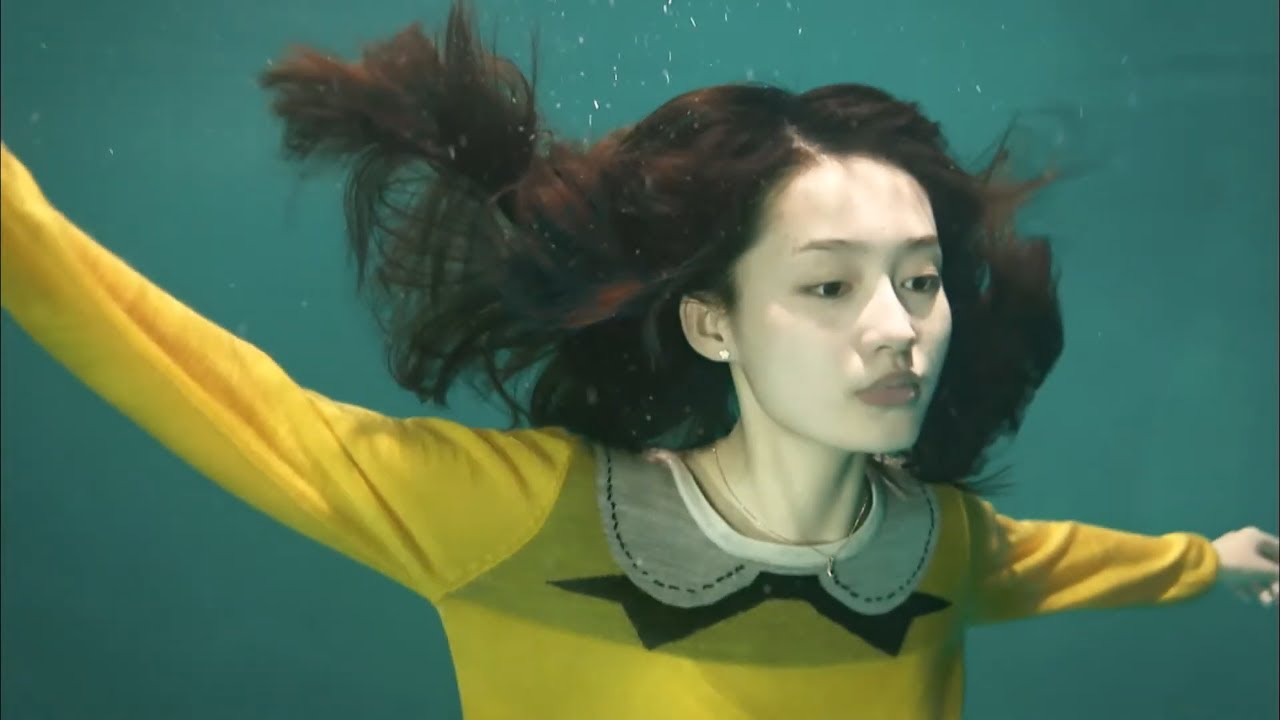 A Girl and Her Bestie Fall Into Water—But Her Mom Saves the Bestie! The Truth Shocks Everyone!