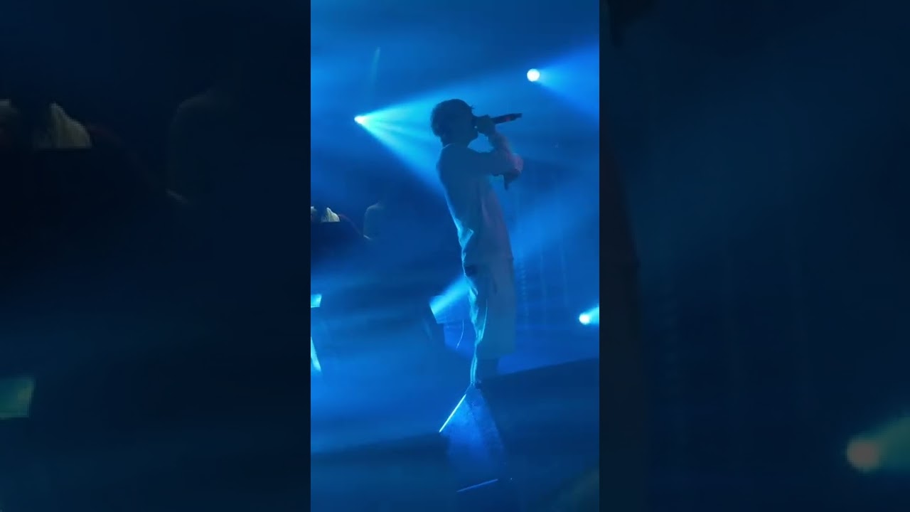 Майот заплакал, когда исполнял эту песню / Mayot - СНЕГ ( live в Новосибирске )