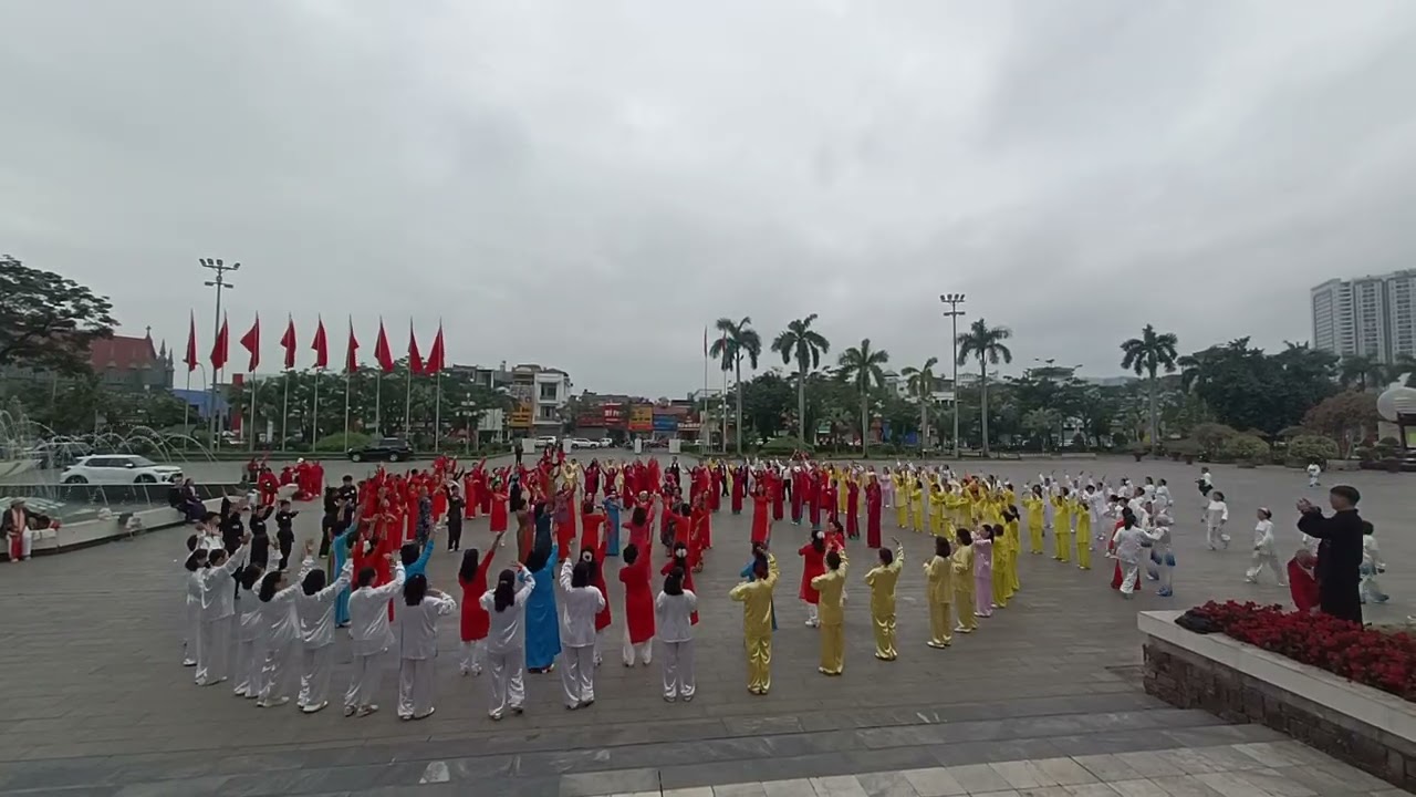 Nối vòng tay lớn. Clb hoa động cùng các clb khác. Mồng 6 tết 2026