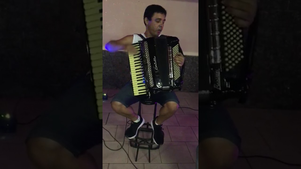 Gloria Costa . Sandro Schiavon toca muito.