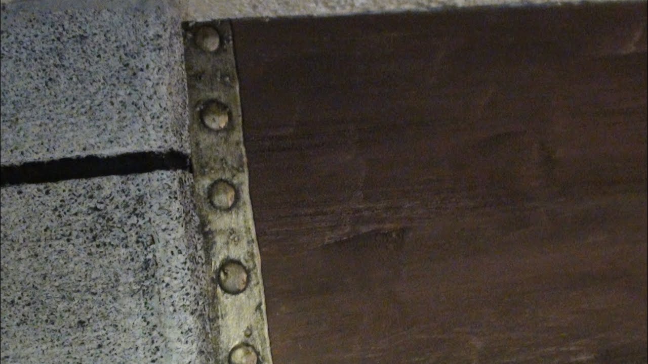 Imitación viga de madera con corcho en Cortex Residentia.