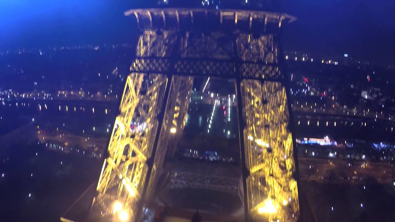 Turnul Eiffel Vazut De MIRA Studio  by MIRA Studio