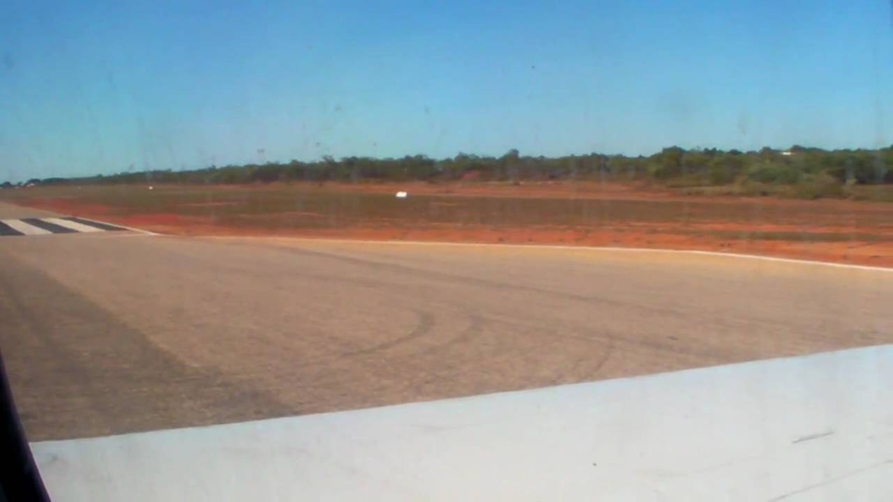 (HD) QantasLink 717 takeoff, Broome Airport.