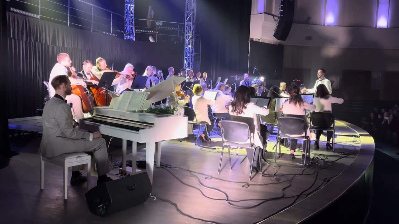 Love is Blue - Grand Orchestra of St. Petersburg