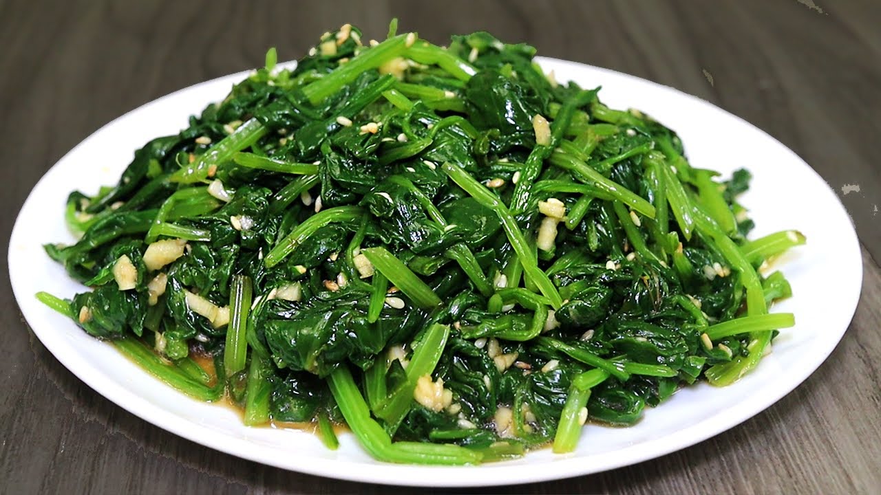 কোরিয়ান পালং শাক বানাতে কয়েক মিনিট লাগে আর কি যে মজা খেতে একবার বানালেই বুঝবেন! পালং শাক সালাদ