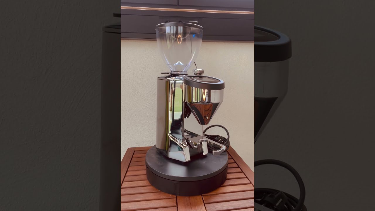 Rocket Fausto 65 Espresso M&uuml;hle mit Touchscreen Display Pr&auml;sentation * italianfoodlovers.de