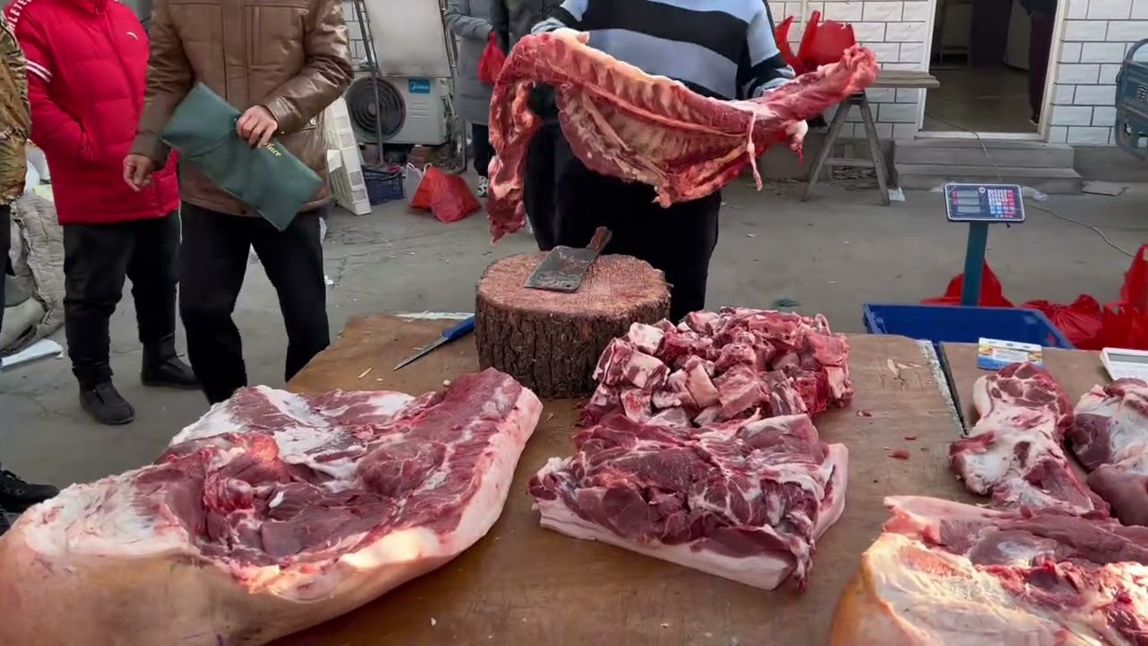 北京农村大集黑猪肉太好卖了，500斤大猪一会卖一头，快来看看#生态黑猪 #猪肉 #黑猪肉 #人间烟火 #杀猪