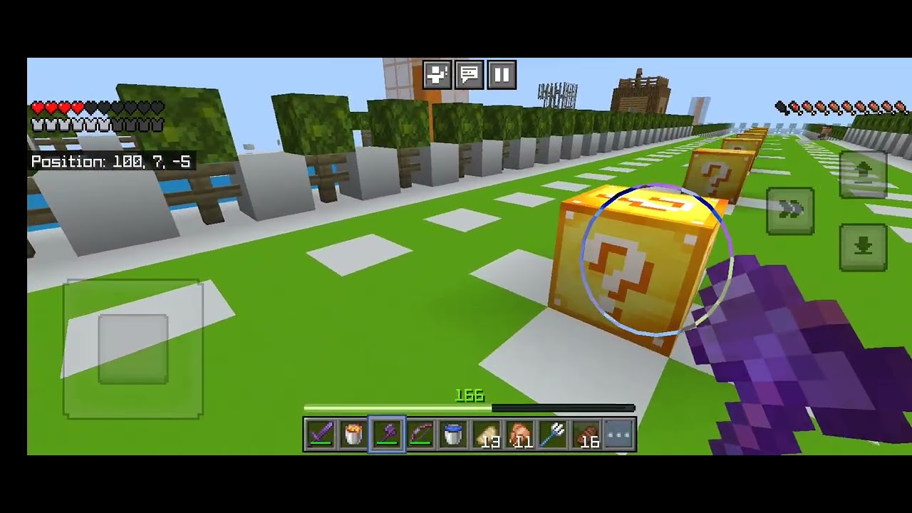 I'm playing Minecraft lucky block race 