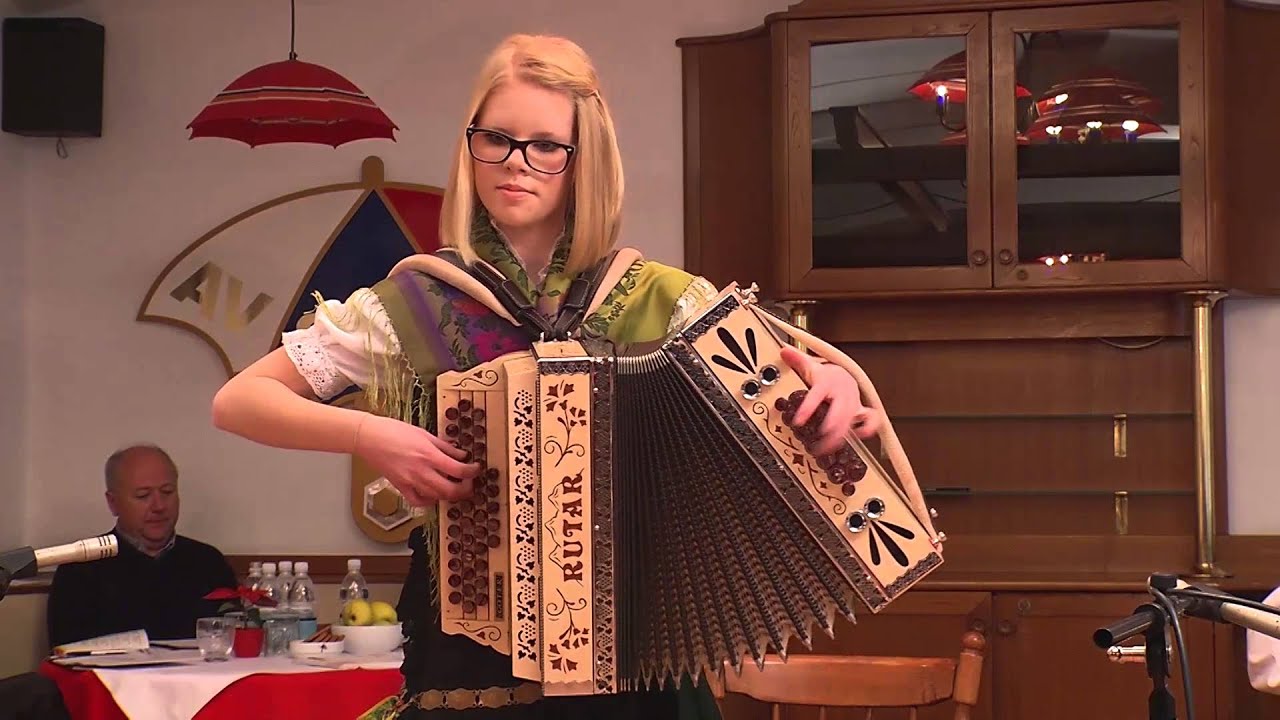 Katja Jakš- Polka naokrog, Kmetič praznuje