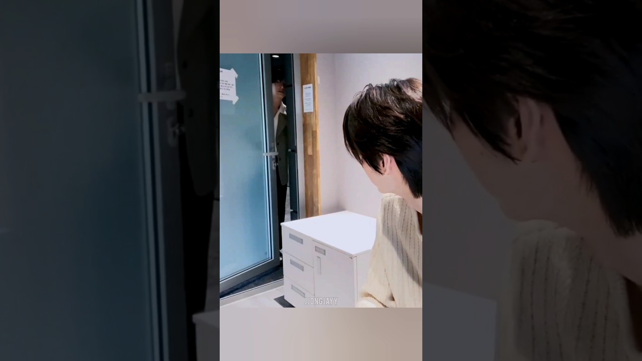 POV: Spying, But Clueless 😂#enhypen#jake#sunghoon#jakehoon#shorts