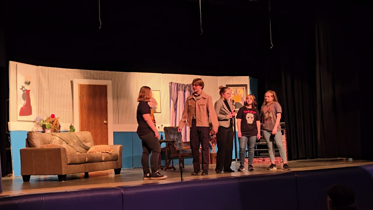 Too Many Detectives At The Murder Mansion