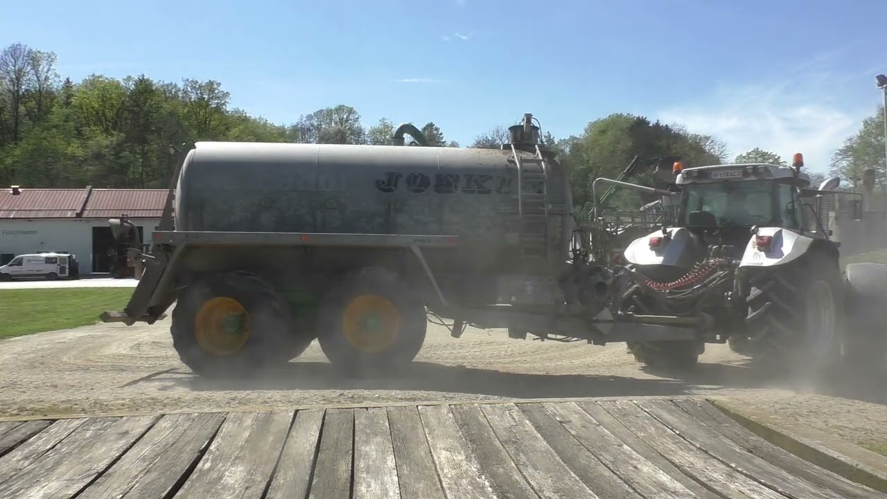 Gärreste Ansaugen aus den Güllebehälter mit Case IH Puma 230 und 19 000 Liter Fass und Ausbringung i