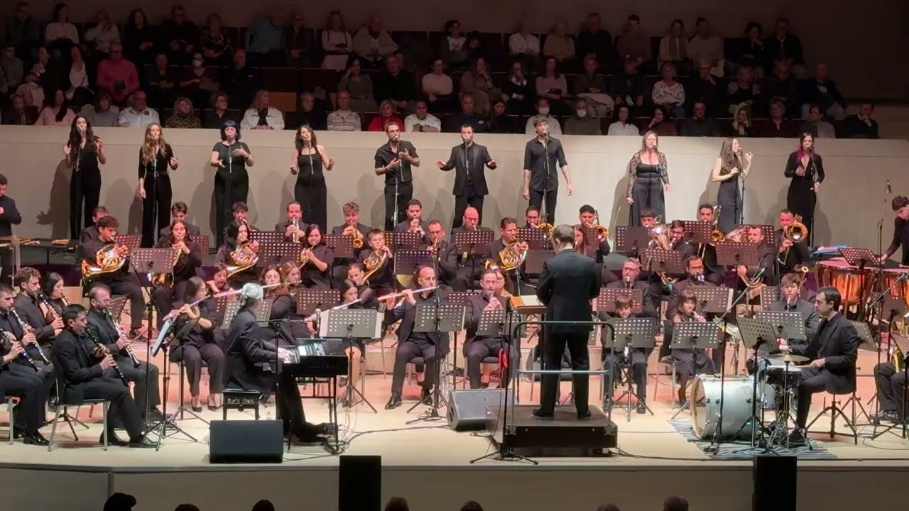 Unión Musical Torrevejense con Barcelona Gospel Messenger en el Auditorio de Torrevieja