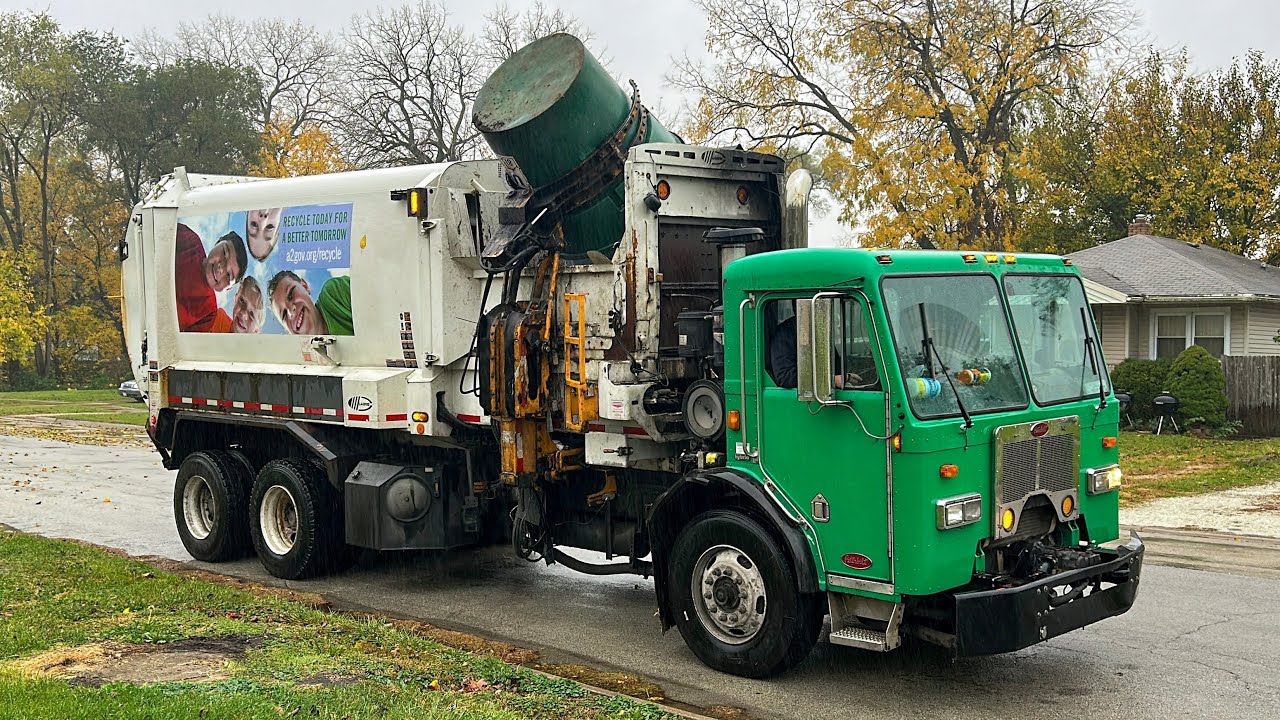 United Disposal Peterbilt 320 Labrie Automizer Garbage Truck