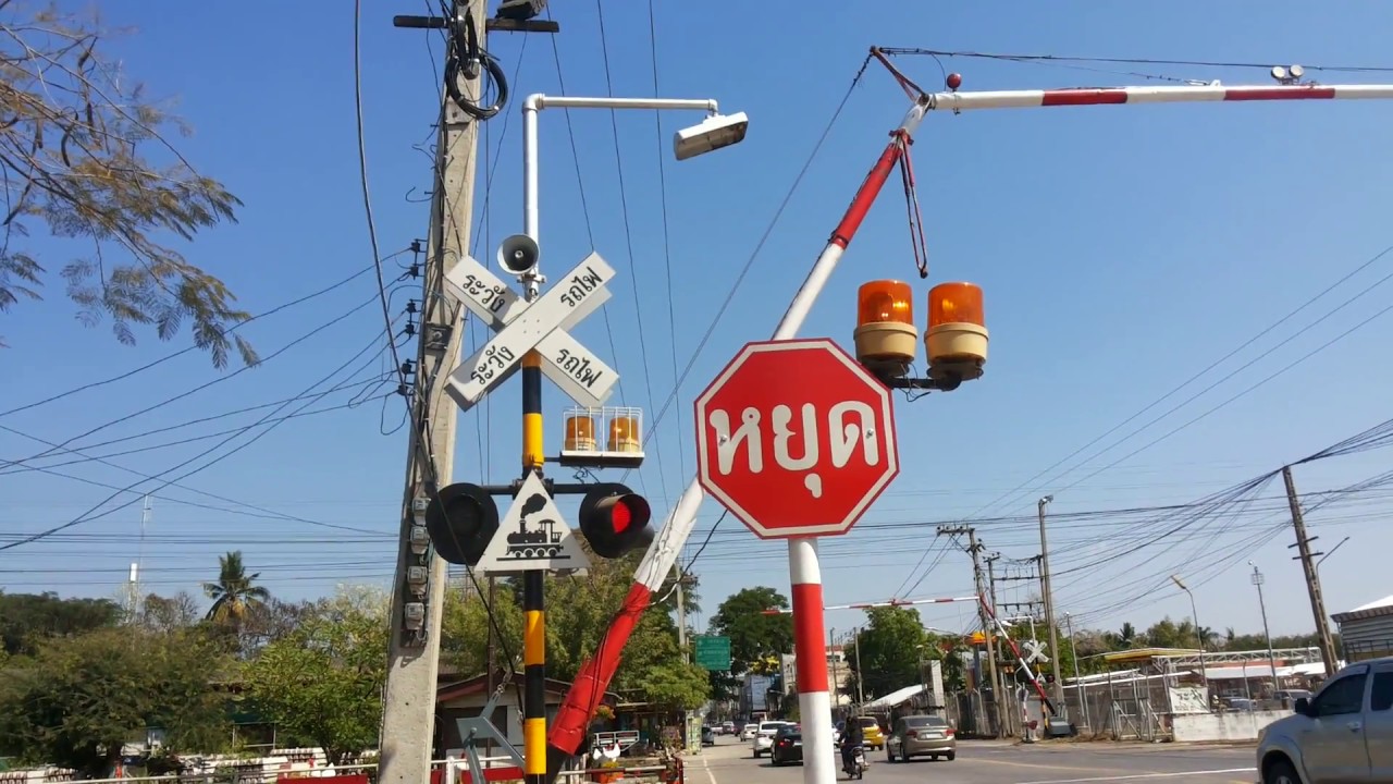 ขบวน 408 เชียงใหม่ - นครสวรรค์ ผ่านจุดตัดนครลำปาง 12.04