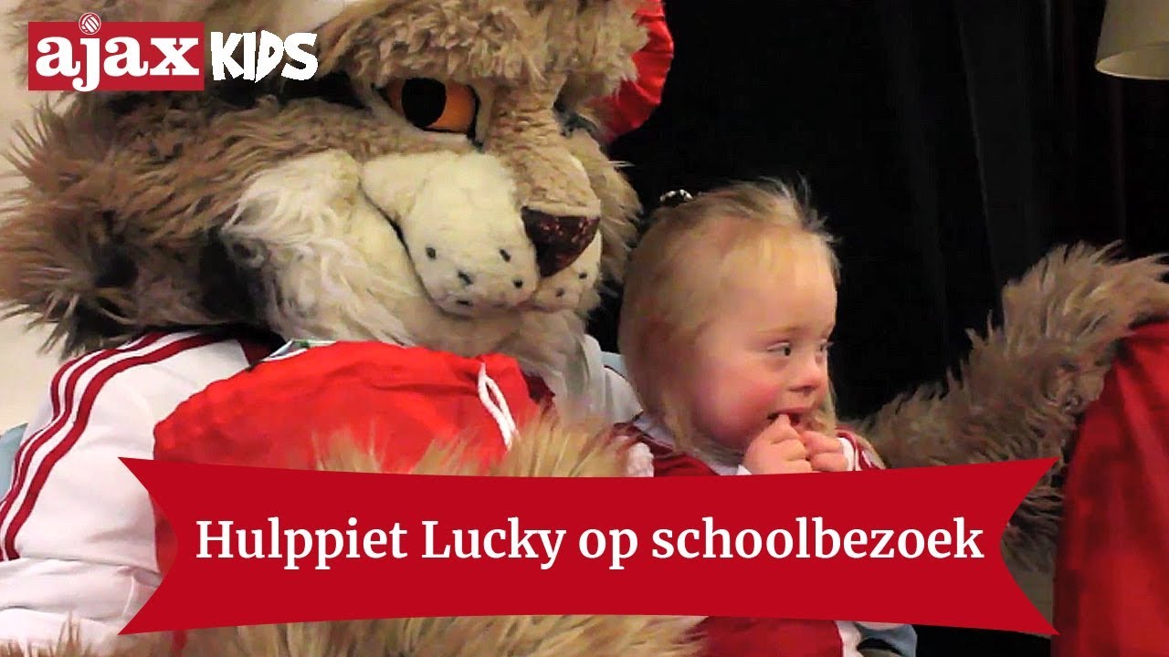 Hulppiet Lucky op schoolbezoek