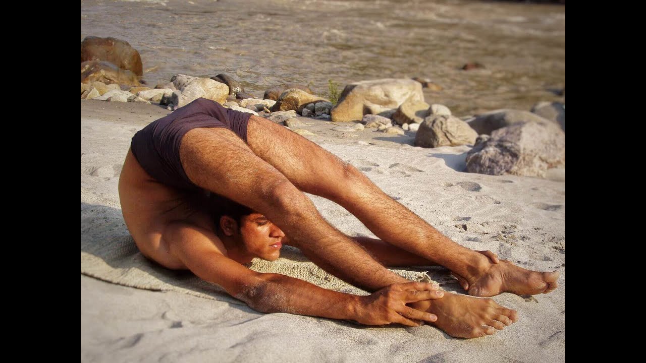 Ravinder yogi from Rishikesh India. Advance yoga asana video - 2002