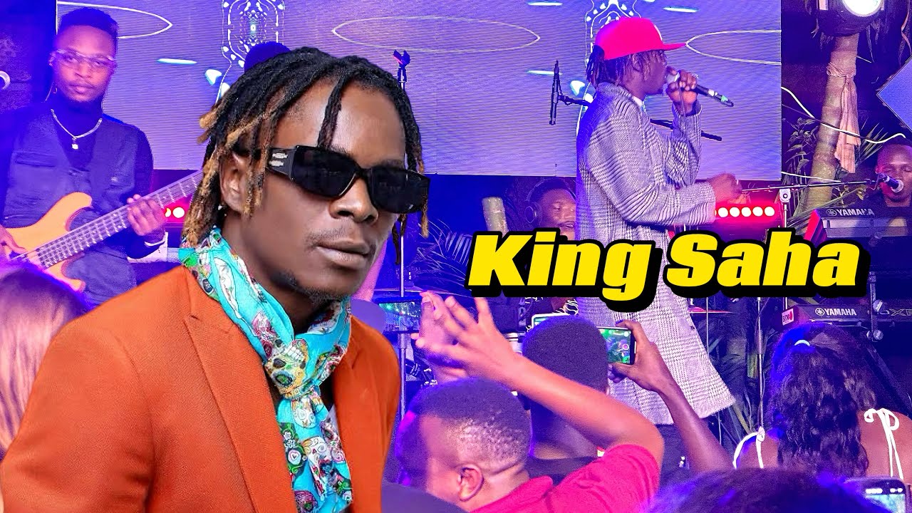EKYABADDEWO NGA KING SAHA ABASIRIKALE BAMULUMBA KU STAGE NGA AYIMBA