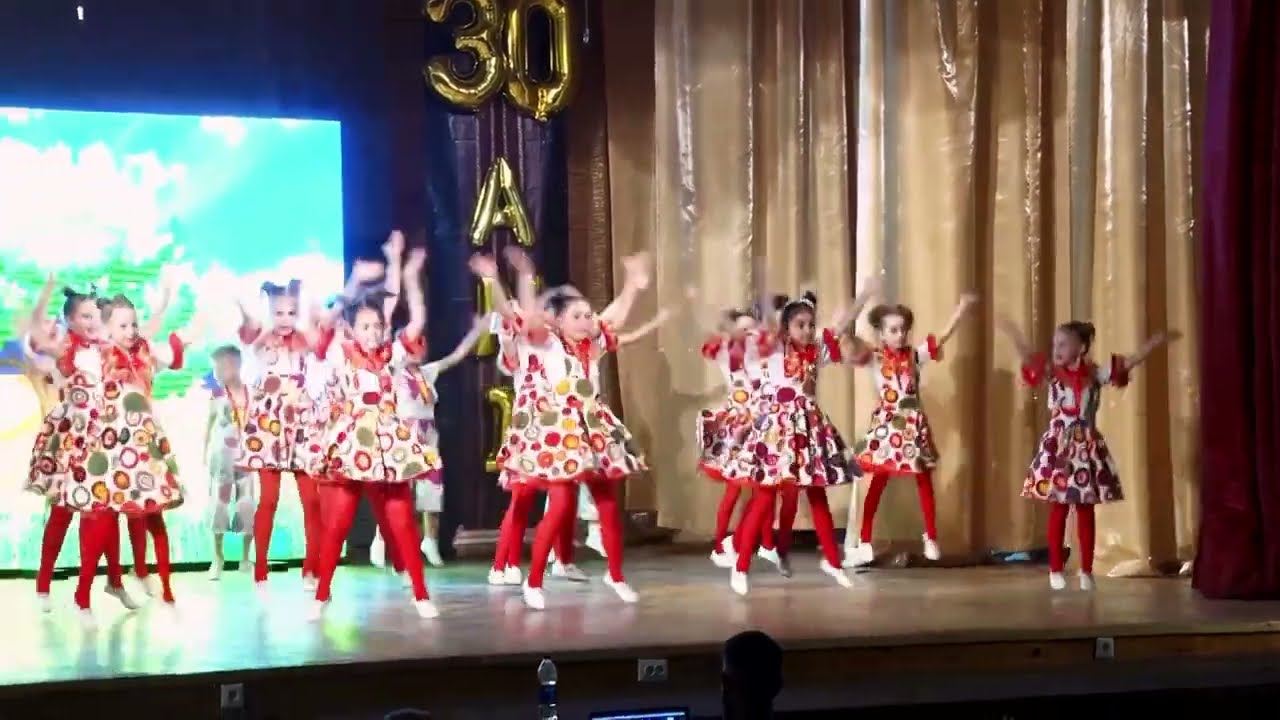 Финальный FlashMob Юбилейного концерта Ансамбля эстрадного танца 
