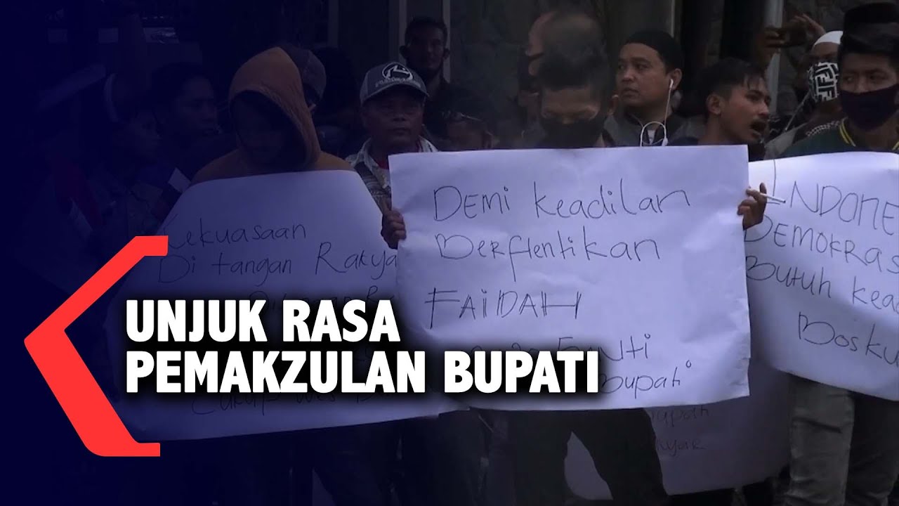 Warga Unjuk Rasa Mendukung Pemakzulan Bupati Jember