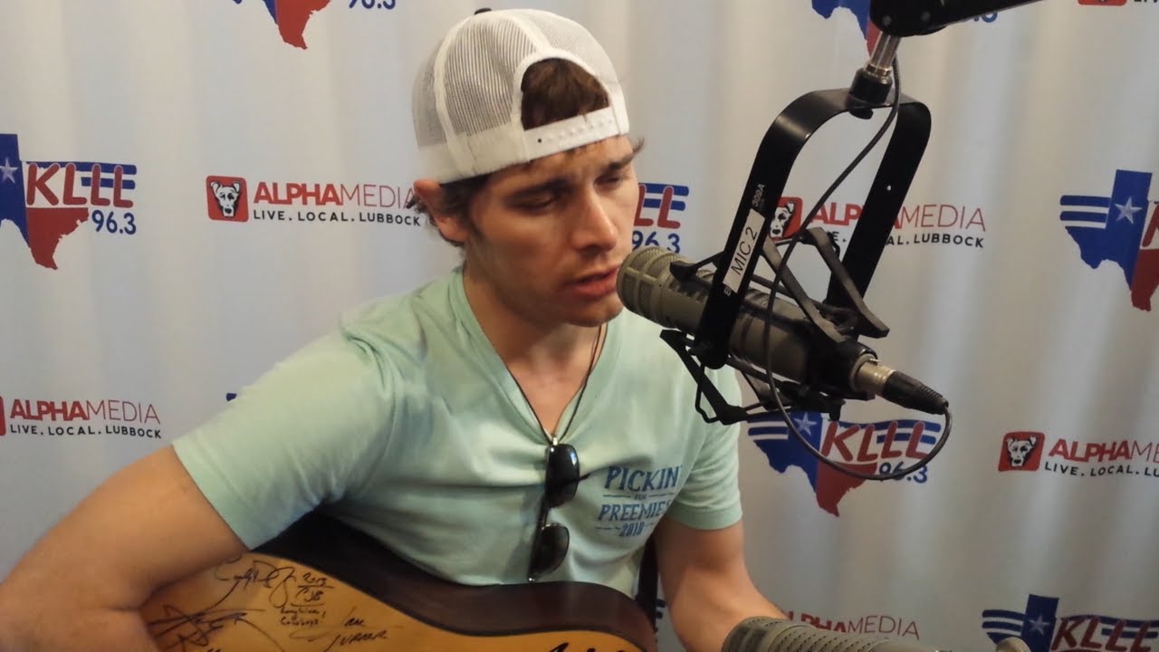 Randall King stops by to sing Mirror Mirror