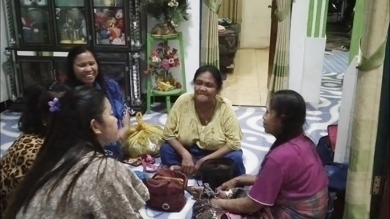 Puji syukur akhirnya kita sampai dirumah kita kluarga langsung datang menyambut