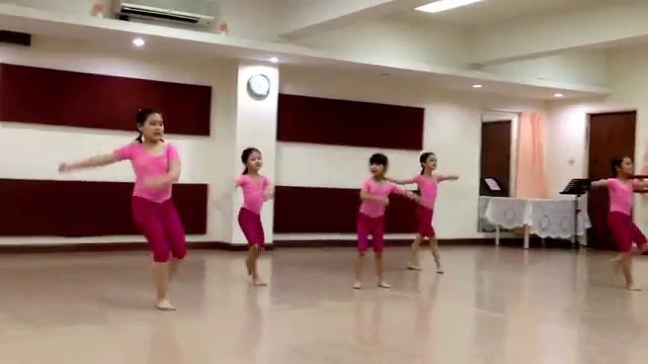 Modern dance class - ISTD Grade 1 level
