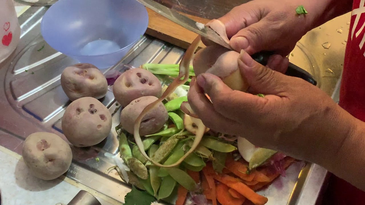 Peanut Soup - How to cook a bolivian Sopa de Maní (english/inglés)