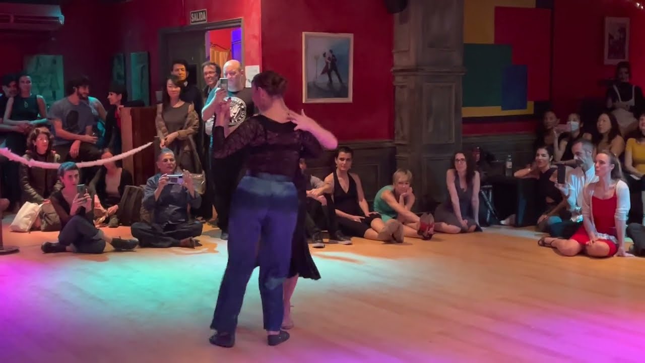Silvina Valz y Victoria Ramirez @ Milonga Muy Lunes 5/1/23 #1