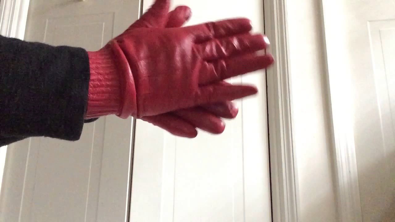 .::ASMR::. Red leather glove scrunching, crinkling, and tapping sounds *{No talking}*