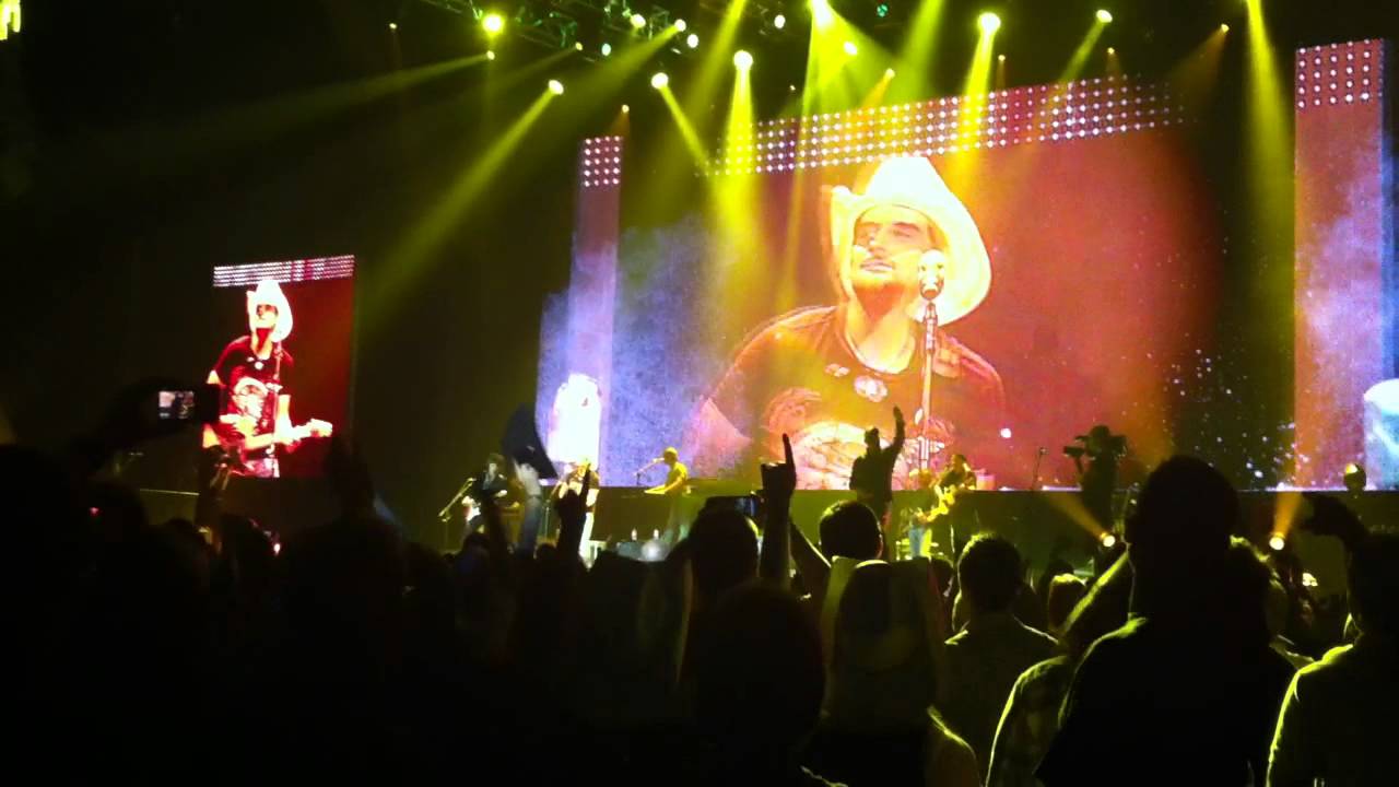 Brad Paisley - 'Alcohol' w/ Ronnie Wood & Darius Rucker, London O2, 17/08/2011