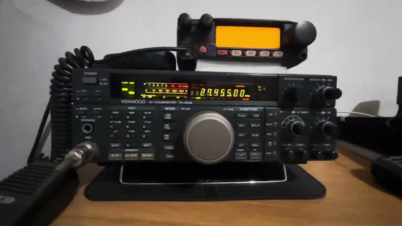 AnyTone AT 5555N II vs  Aquário RP-90