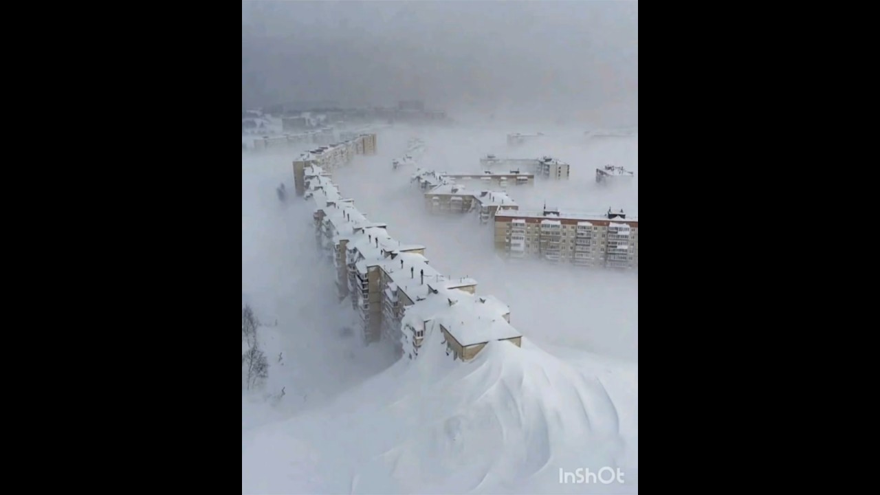 Russia’s Kamchatka Peninsula buried under 3–12 meters of snow.A once-in-a-century blizzard. 🇷🇺❄️