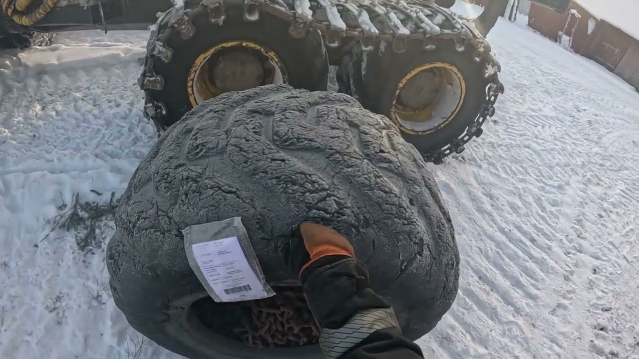 PAKKASP&Auml;IV&Auml;N PUUHIA ja JOHN DEERE 6920