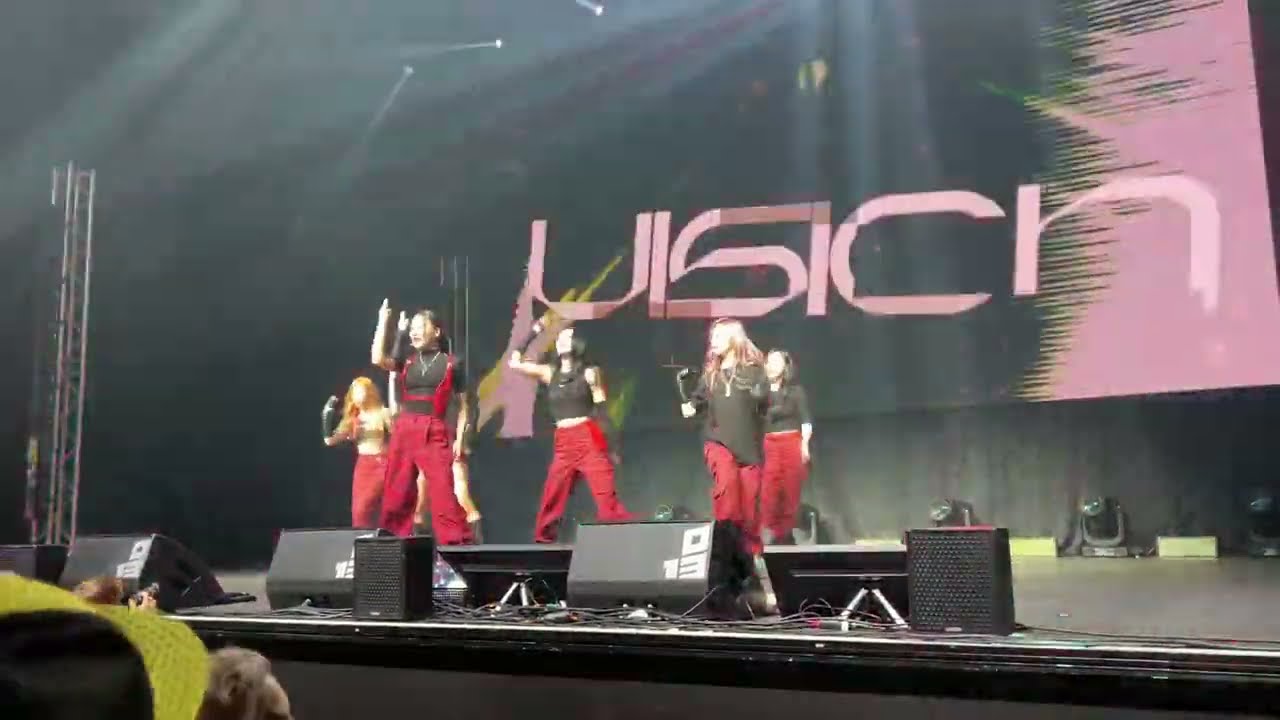 221117 Dreamcatcher - Intro: Chaotical X + Vision  (Apocalypse : Follow Us tour in Tilburg) 드림캐쳐 직캠