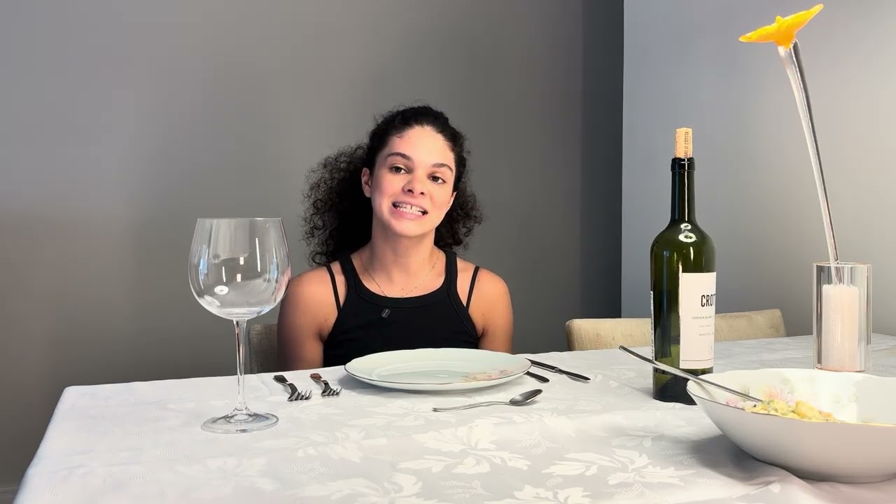 Cena baseada no filme “Que horas ela volta?”