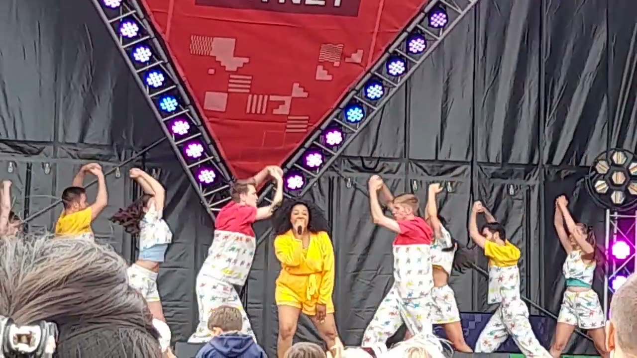 Like Me ochtendgymnastiek live optreden ketnet zomertour Sint Niklaas 2023