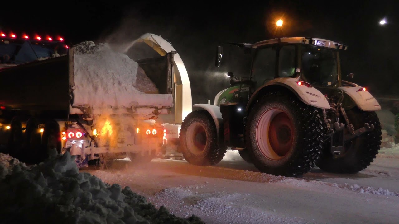4K/Fendt 724 med en frontmonterade snöslunga 18 jan 2024