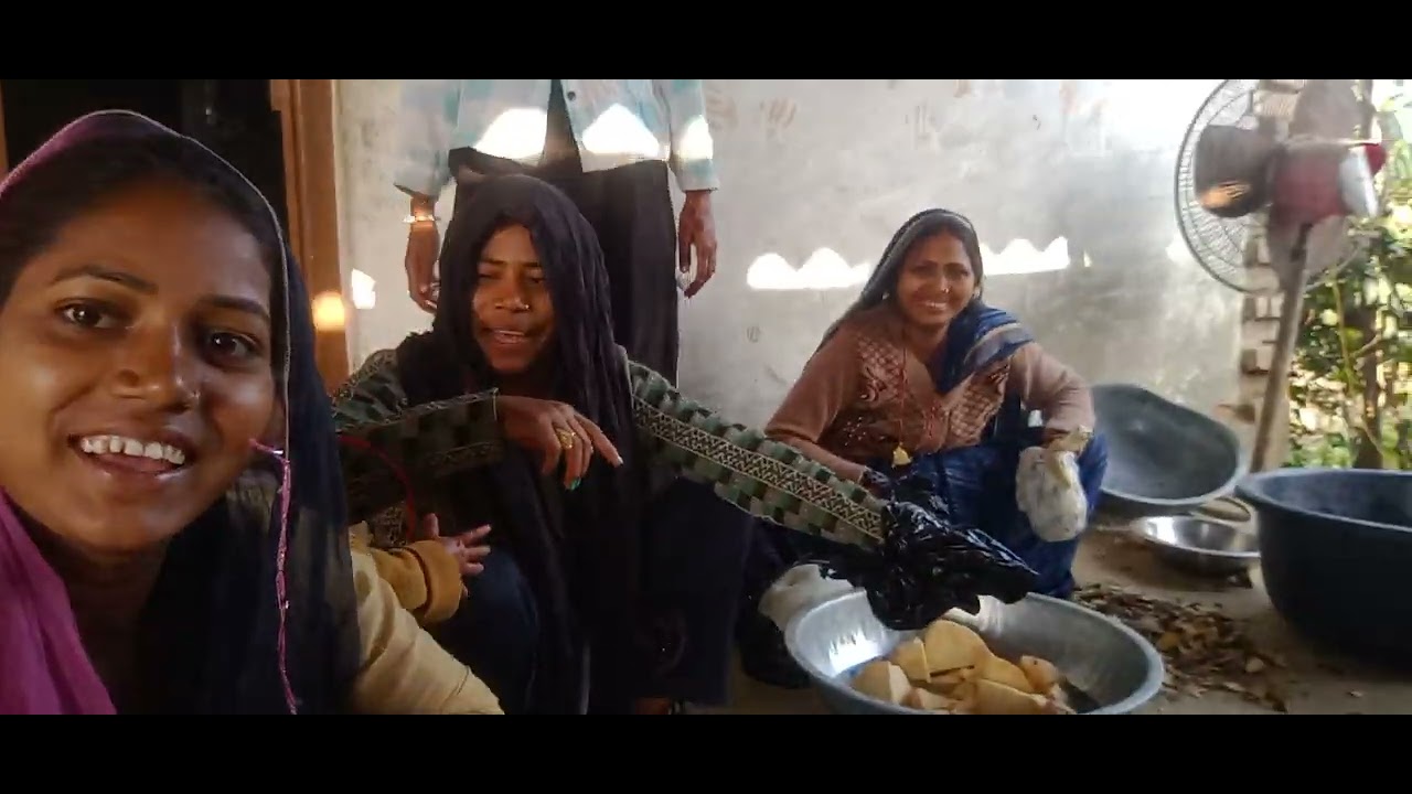 देखिए दोस्तों आज हमारी भाभी क्या बना रहीहै 