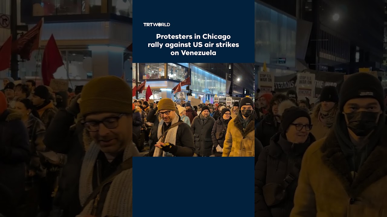 Protesters in Chicago rally against US air strikes on Venezuela