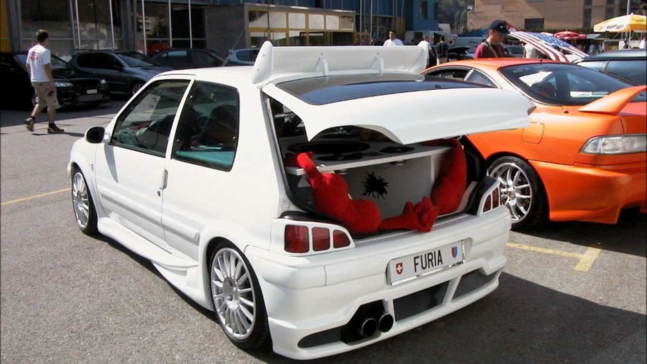 Techno music VS. Peugoet 106 (HD)