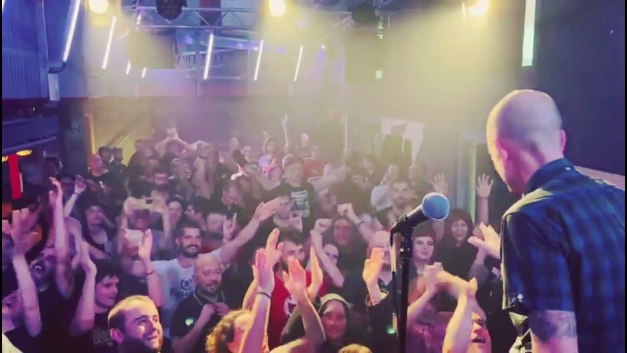 #30 LOS FASTIDIOS live @ La Deskomunal - Barcelona (CAT) 16.04.2023  (Tourdiary)