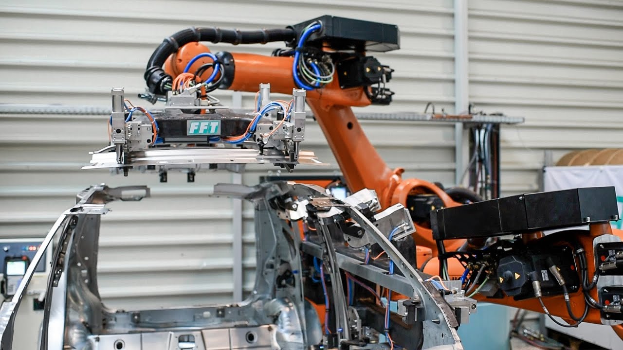 Roboter, Förderband und Co. – Automatisierte Produktion mit FFT