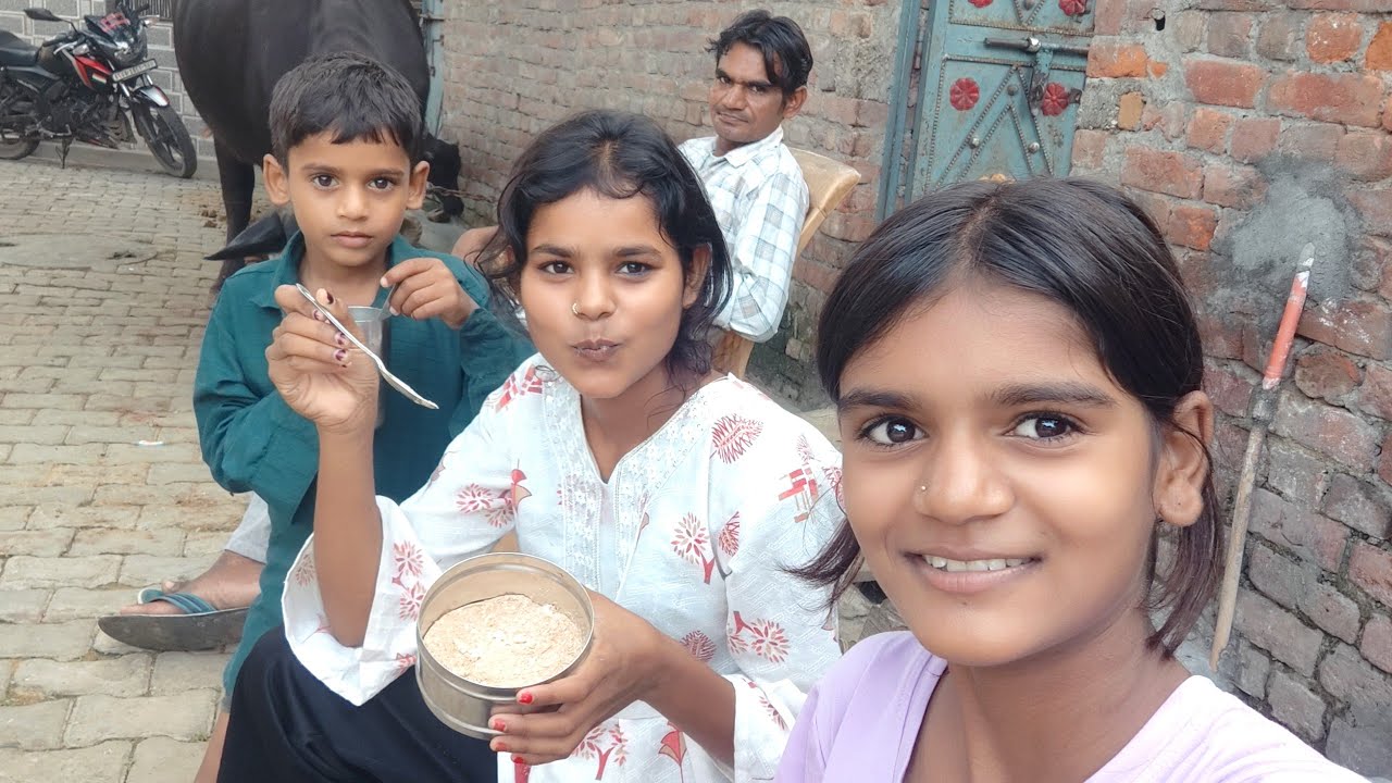 आज हमारे यहां पर आ गया चिड़िया का बच्चा Village mini vlog in india up uttar pradesh 