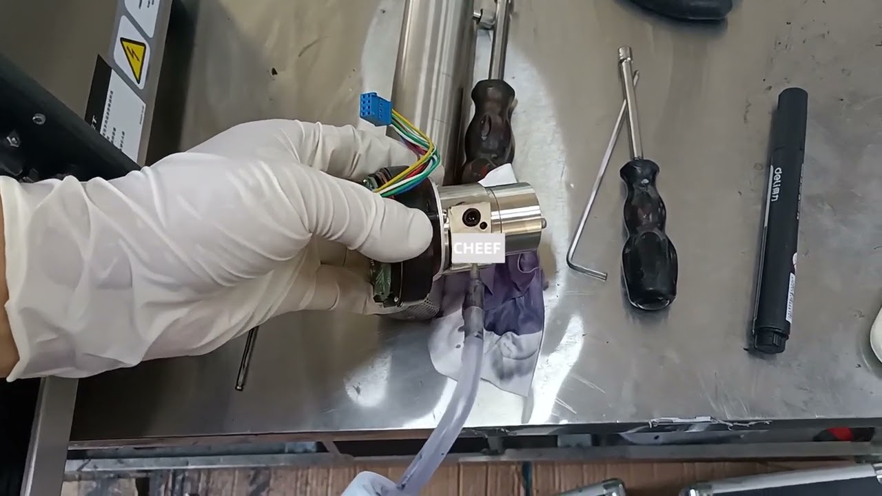 Come and see how to replace the ink core of Videojet 1000 series machines!