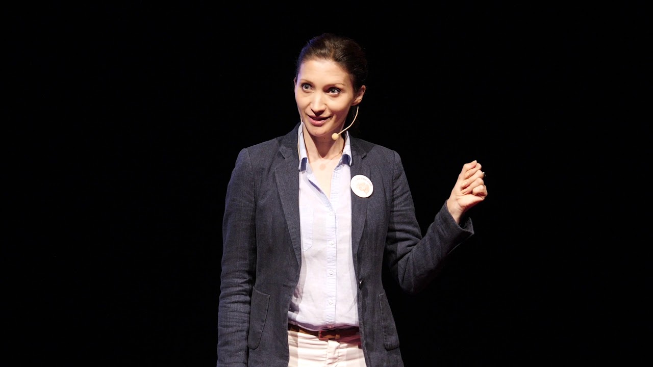 Învățarea este plastică, dar nu este de plastic. | Olimpia Meșa | TEDxAlbaIulia
