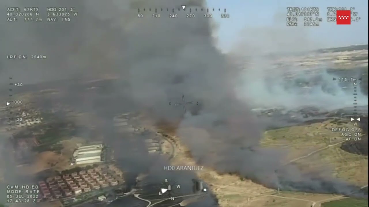 Incendio forestal en Aranjuez. Bomberos trabajando
